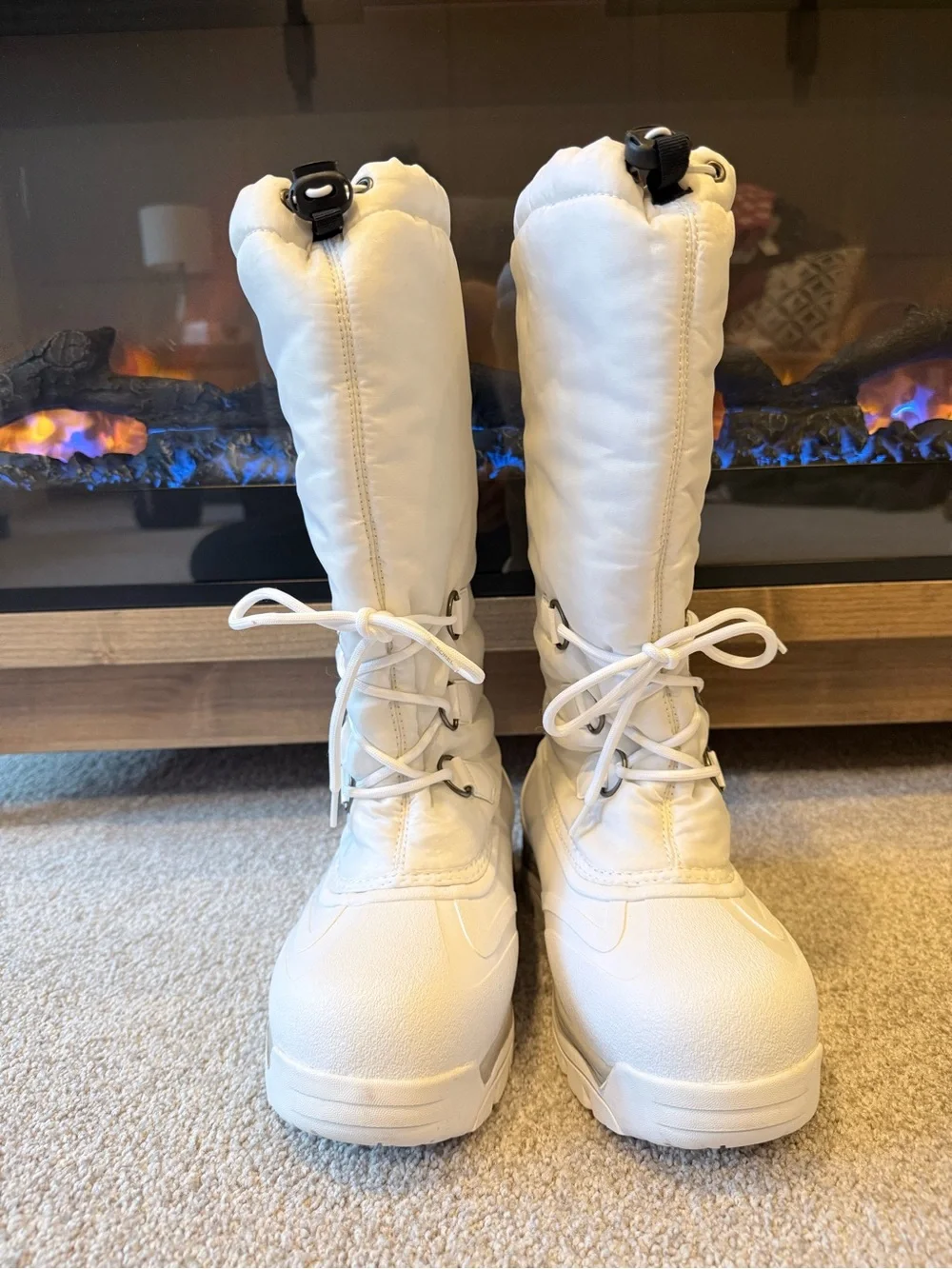 Sorel Snowlion women’s size 8 white winter boots